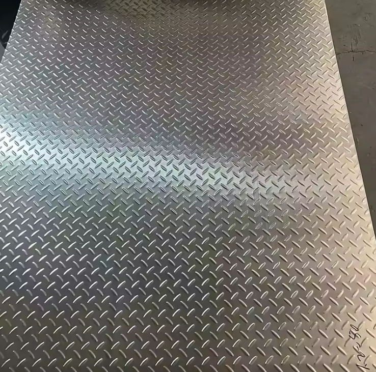 Высококачественная тисненая клетчатая пластина из нержавеющей стали 304 240 толщиной 0,15–12 мм по стандарту ASTM